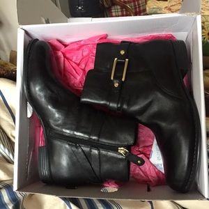 **SOLD** Black ankle boots